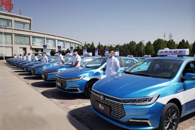 新疆新和縣50臺(tái)出租車(chē)LED全彩頂燈屏(圖2)